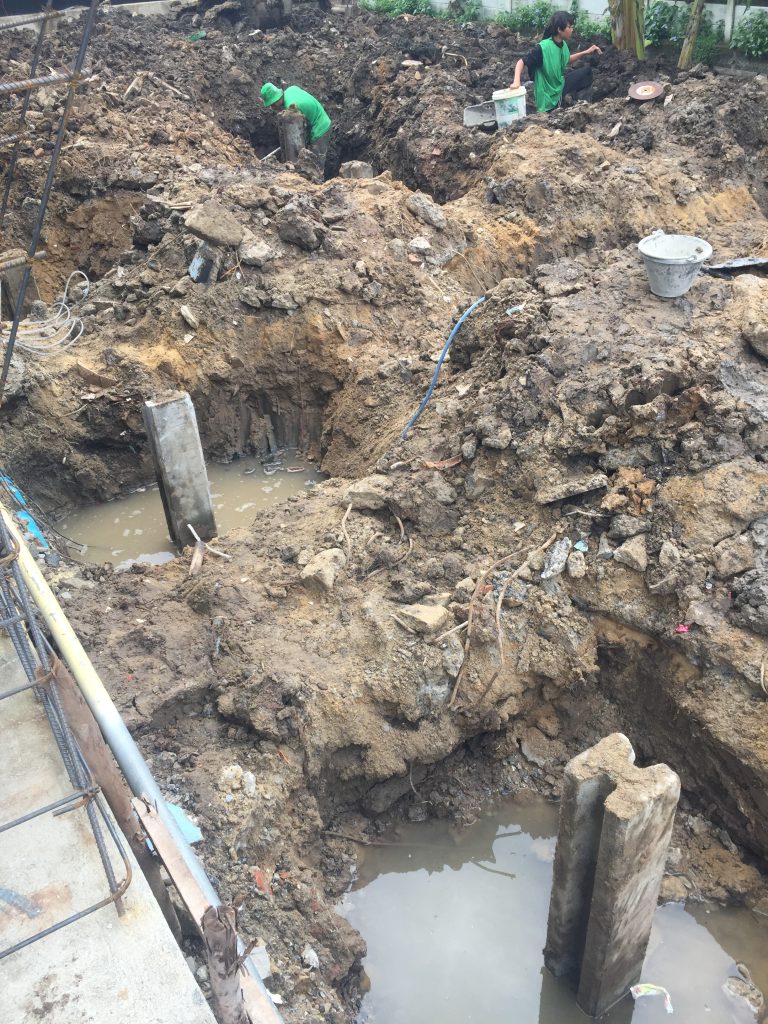 ขุดดินฐานราก