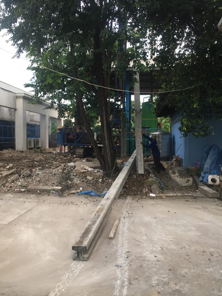 ตอกเสาเข็ม (ที่แคบมาก)